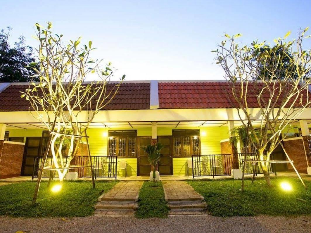 Hotel Siri Lampang Exterior photo